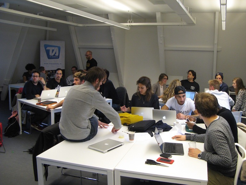 The App academy, de school voor app programming, learns student how to develop an app. Here they are in an brainstorm with student of the TV Academy. The App academy, de school voor app programming, learns student how to develop an app. Here they are in an brainstorm with student of the TV Academy.