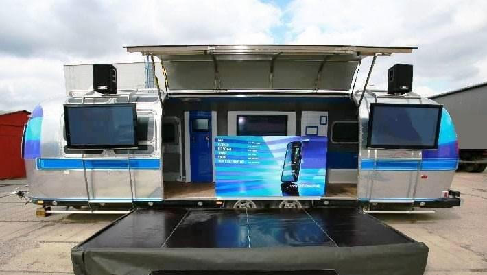 veletrh design roadshow promo akce marketing guerilla kampaň nápady airstream karavan přívěs pronájem veletrh design roadshow promo akce marketing guerilla kampaň nápady airstream karavan přívěs pronájem