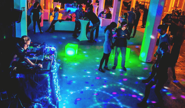 firemní akce večírek vánoční výročí oslava výroční setkání netradiční prostor místo industriální továrna firemní akce večírek vánoční výročí oslava výroční setkání netradiční prostor místo industriální továrna