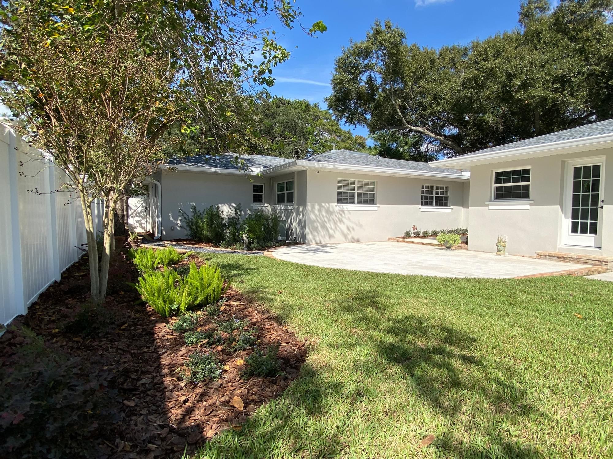 Traditional Palma Ceia Everything Outdoors Landscape and Maintenance