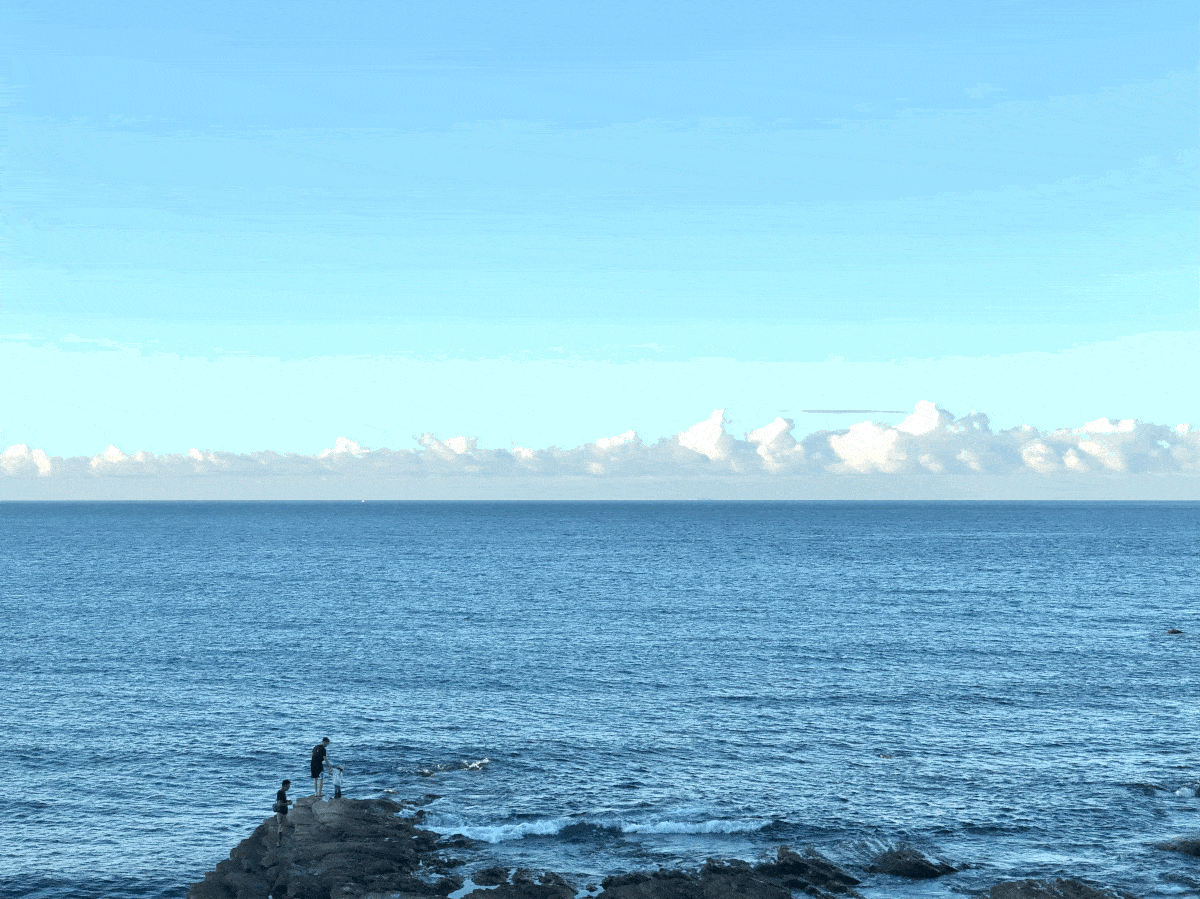 基隆外木山海濱步道旁邊就是湛藍海水 基隆外木山海濱步道旁邊就是湛藍海水