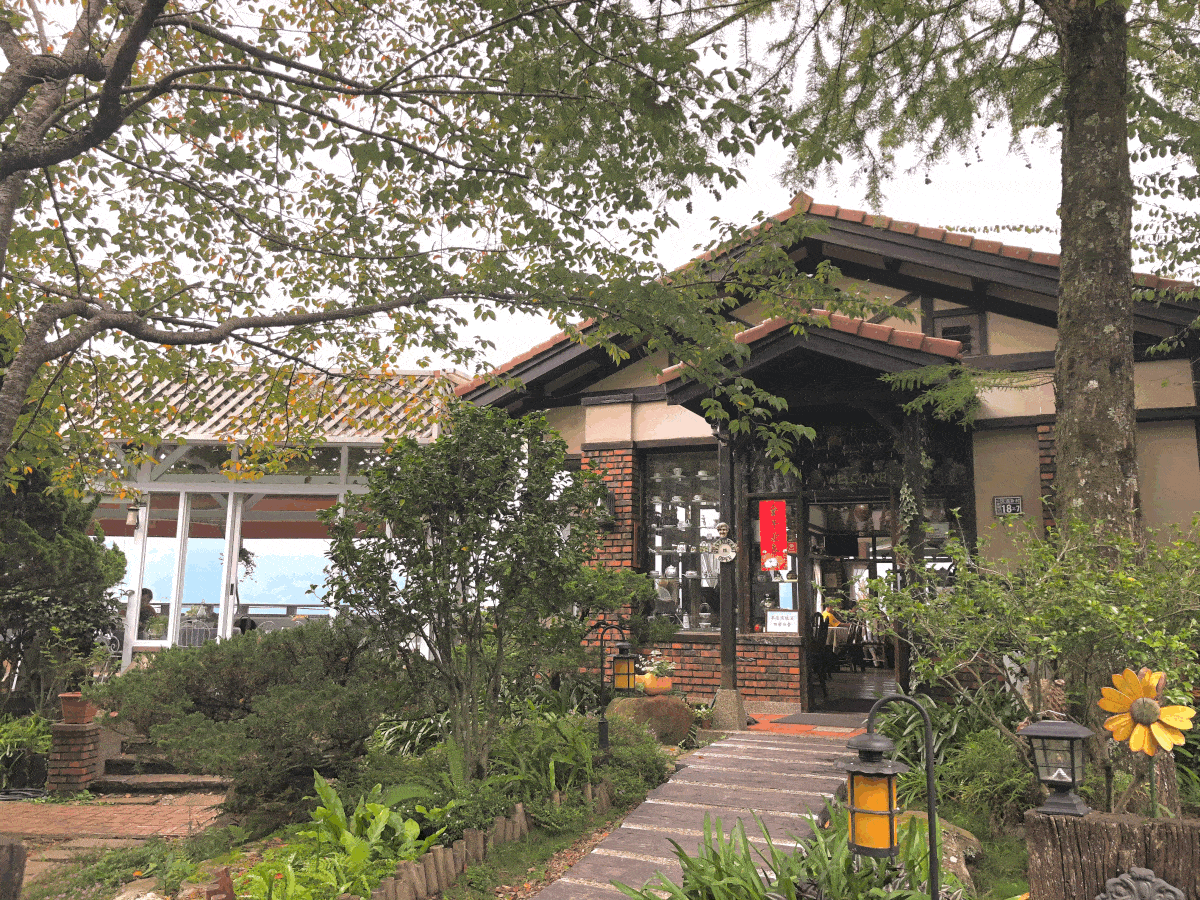 清境來福居民宿|民宿旁的咖啡屋及住宿招待處 清境來福居民宿|民宿旁的咖啡屋及住宿招待處