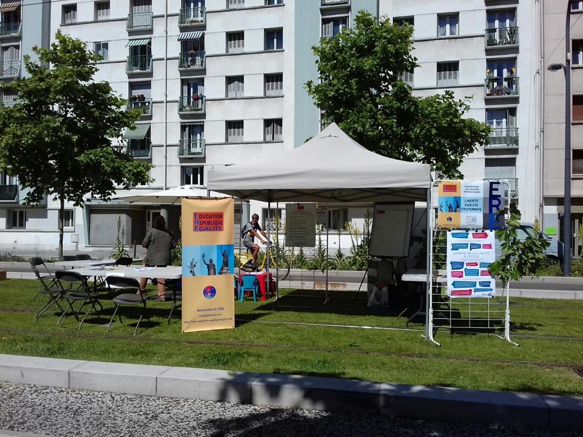 Notre stand avant l'arrivée du public Notre stand avant l'arrivée du public