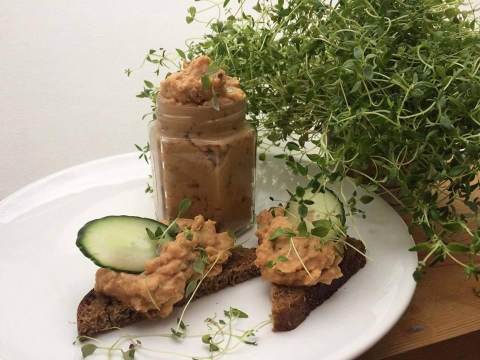 Bread with hummus spread Bread with hummus spread