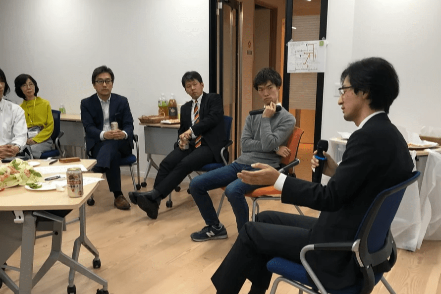 これは、2020年の新年会。密な世界にいましたねー。 これは、2020年の新年会。密な世界にいましたねー。