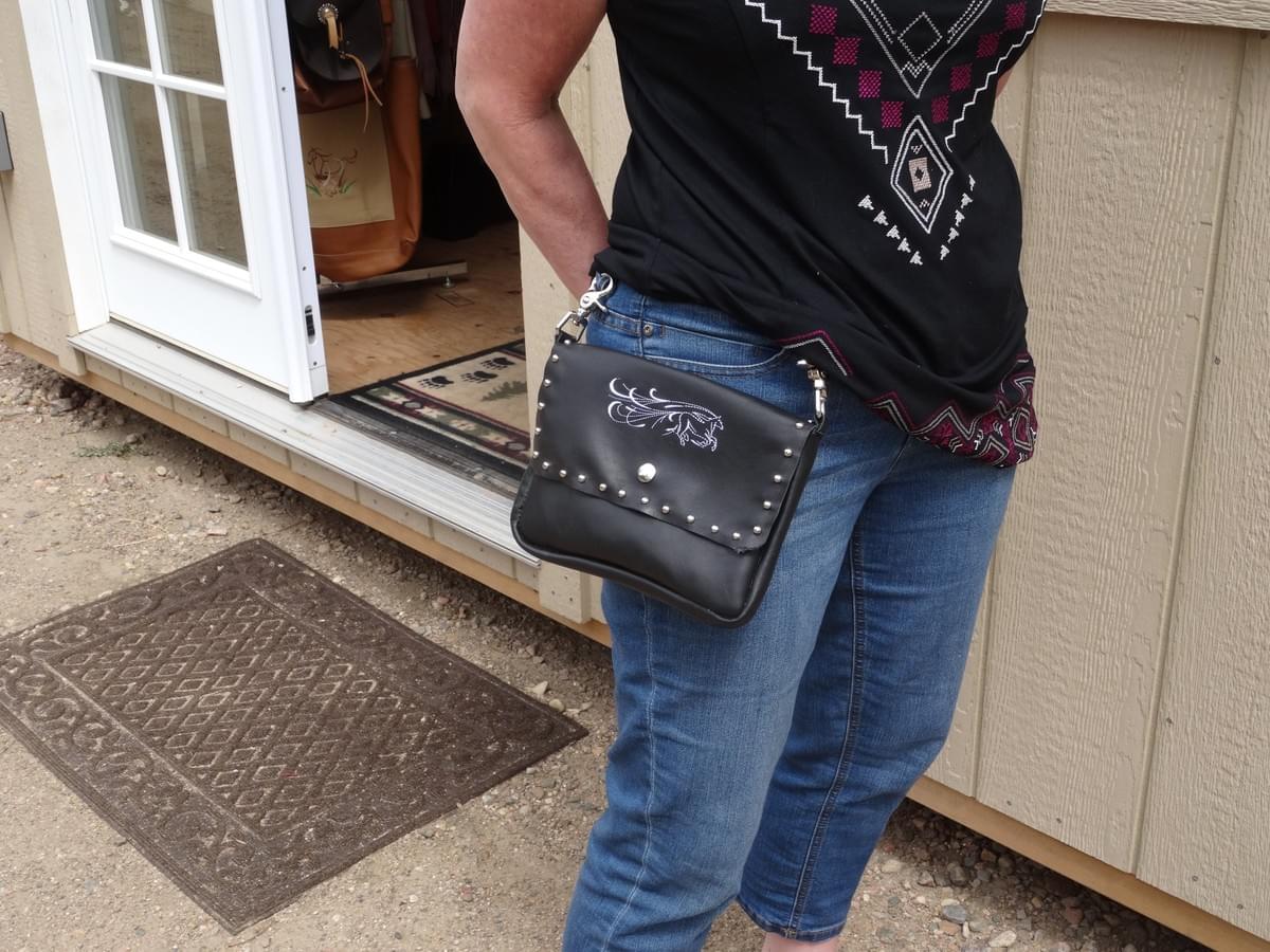 Attaches to your jeans or saddle. Attaches to your jeans or saddle.