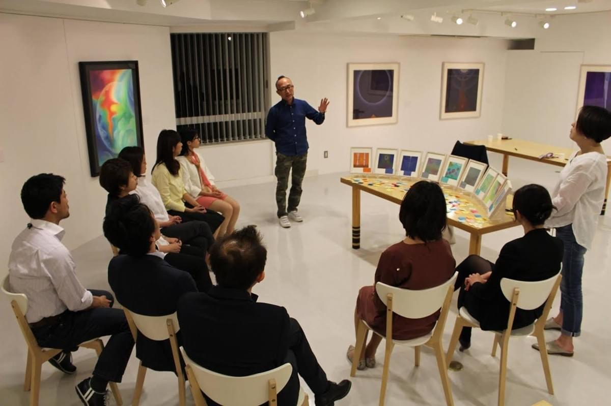 「描く」ワークショップ、互いの絵を鑑賞し合う 「描く」ワークショップ、互いの絵を鑑賞し合う
