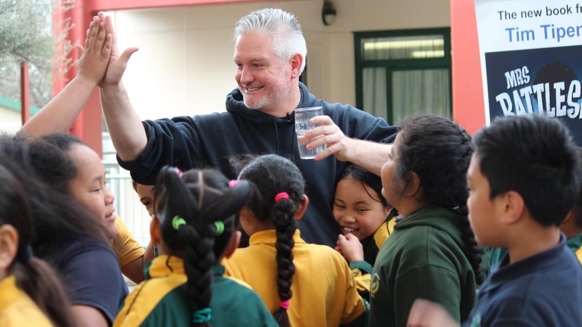 Tim Tipene with students at Favona School Tim Tipene with students at Favona School