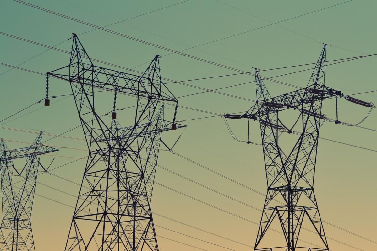 Dans le choix du modèle énergétique de demain, le coût d'installation et maintenance de l'infrastructure réseau doit être pris en compte Dans le choix du modèle énergétique de demain, le coût d'installation et maintenance de l'infrastructure réseau doit être pris en compte