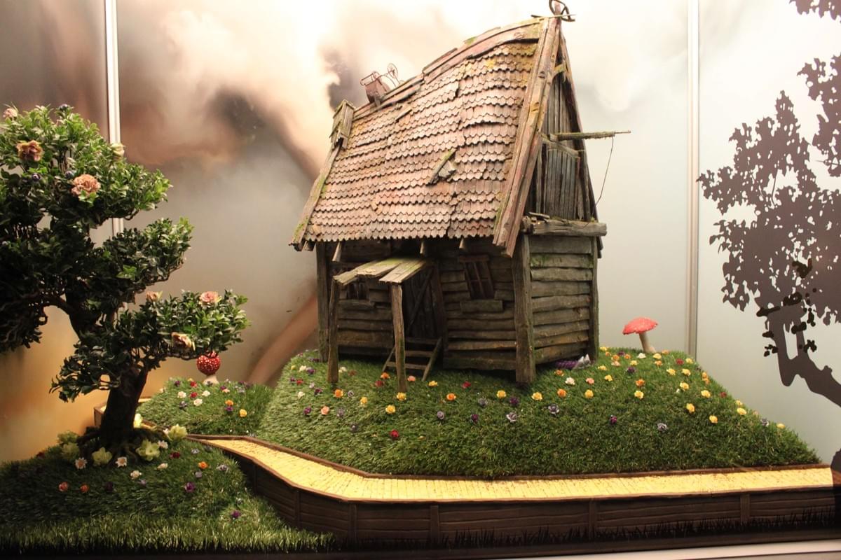 Miniature house model with garden - Odyssey Studios model making, prothestics, props and more Miniature house model with garden - Odyssey Studios model making, prothestics, props and more