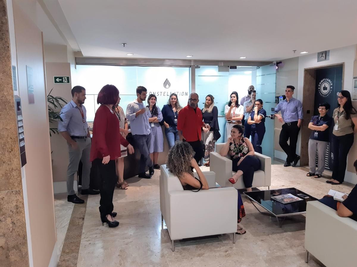 Teatro empresa sobre acidentes em espaços administrativos Teatro empresa sobre acidentes em espaços administrativos