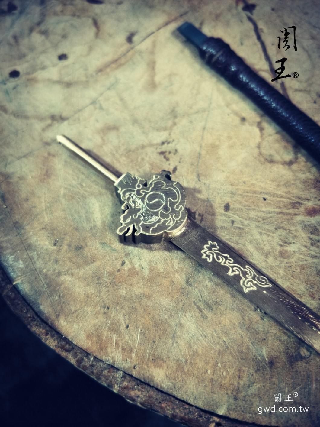 銅器浮雕藝術品,關平天尊法器,南天聖王建廟法寶,鎮廟之寶,神明劍,銅劍訂製,銅器鑄造廠,銅劍手工創作,神仙神明武器,神像劍,神明金屬劍,建廟法寶,古兵器 銅器浮雕藝術品,關平天尊法器,南天聖王建廟法寶,鎮廟之寶,神明劍,銅劍訂製,銅器鑄造廠,銅劍手工創作,神仙神明武器,神像劍,神明金屬劍,建廟法寶,古兵器