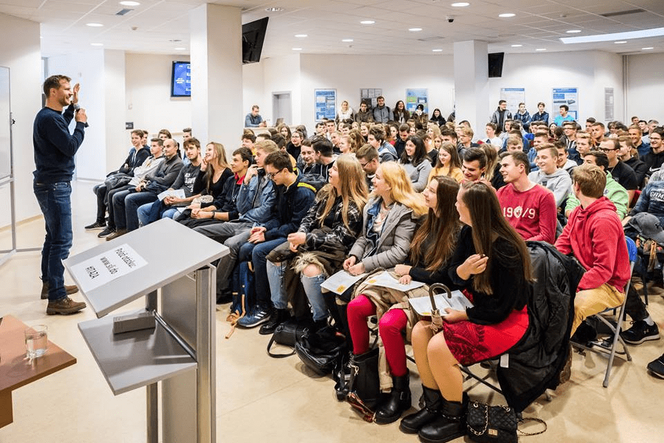 Prednáška Google vs Startup život s Ing. Jozefom Vodičkom na FRI UNIZA Prednáška Google vs Startup život s Ing. Jozefom Vodičkom na FRI UNIZA