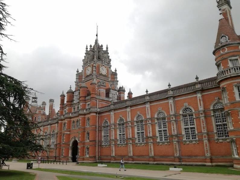 母校ロンドン大学Royal Holloway College 母校ロンドン大学Royal Holloway College
