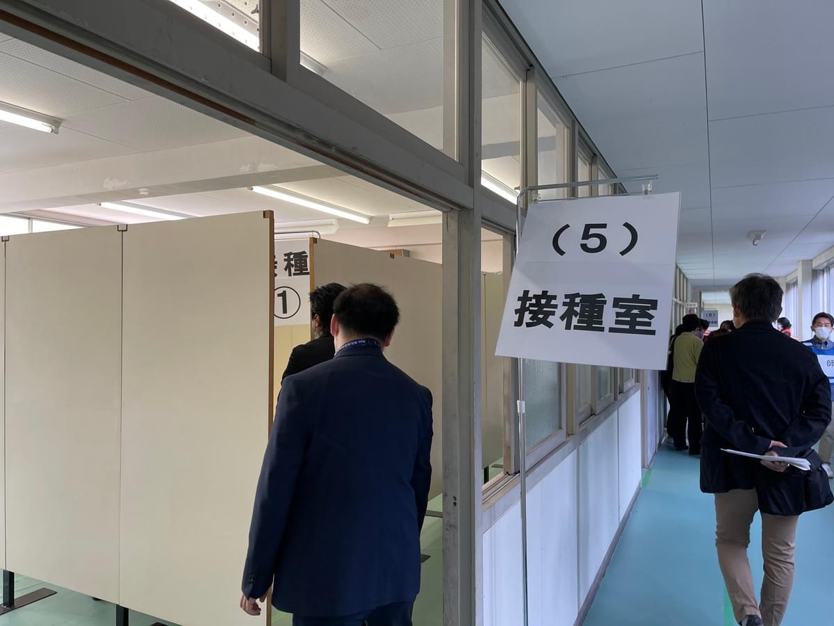 接種室です。当市は主に看護師さんが接種してくれます 接種室です。当市は主に看護師さんが接種してくれます