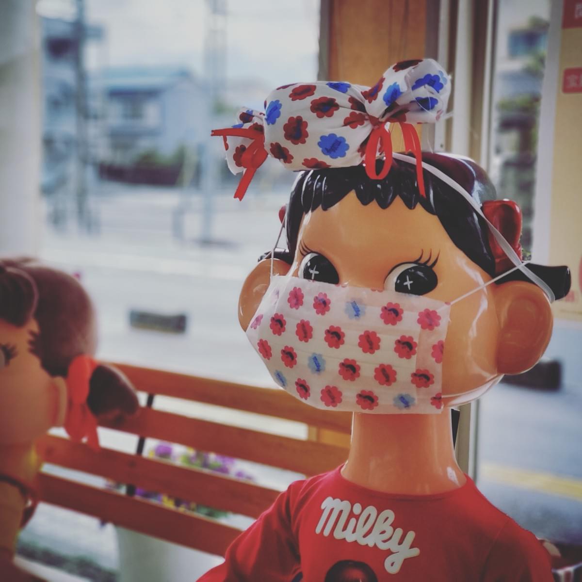 市内の不二家さんで、感染対策中のペコちゃん発見! 市内の不二家さんで、感染対策中のペコちゃん発見!