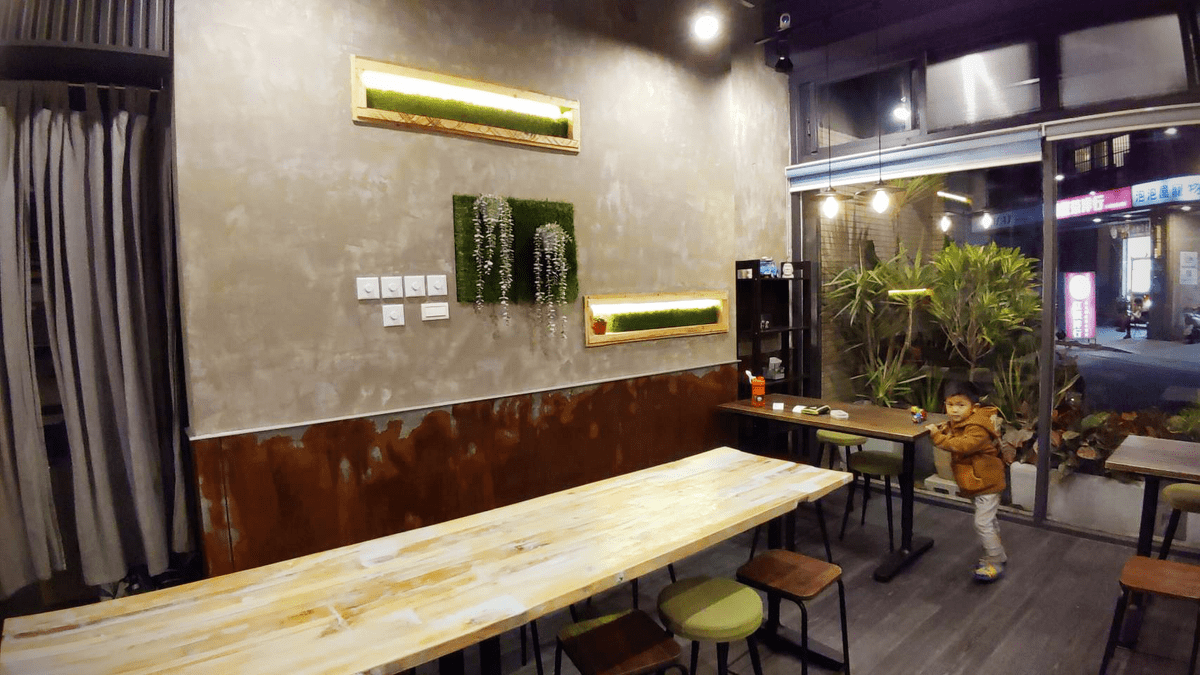 蘆洲的厚哩咖在的店內環境 蘆洲的厚哩咖在的店內環境