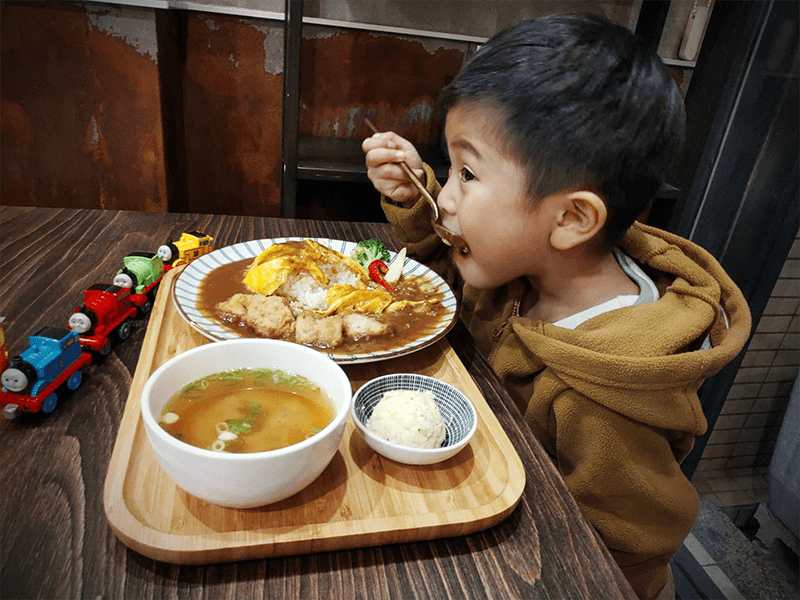 小孩愛吃果香咖哩雞塊 小孩愛吃果香咖哩雞塊