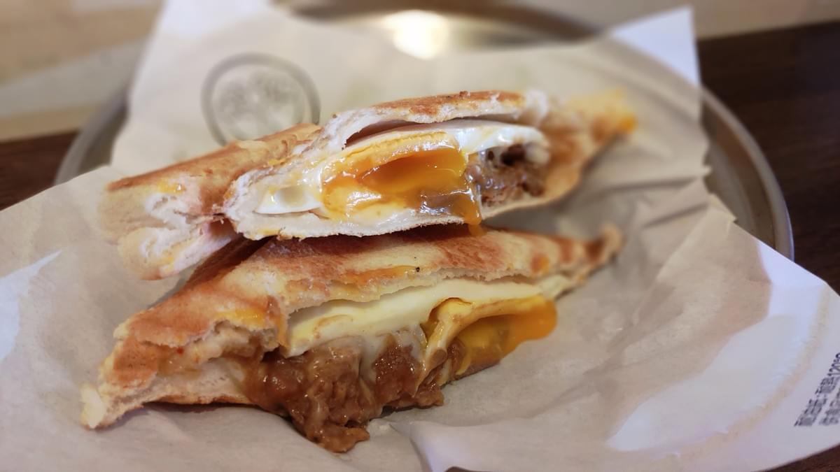 台北│倆倆號 / 台北站前店。東南亞異國風的熱壓吐司專賣店,牽絲牽不停。倆倆號菜單:照燒雞腿乳酪蛋吐司 台北│倆倆號 / 台北站前店。東南亞異國風的熱壓吐司專賣店,牽絲牽不停。倆倆號菜單:照燒雞腿乳酪蛋吐司
