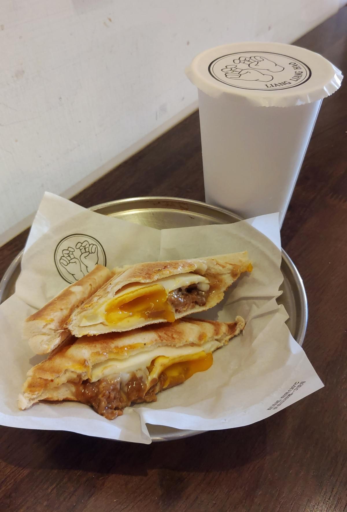 台北│倆倆號 / 台北站前店。東南亞異國風的熱壓吐司專賣店,牽絲牽不停。倆倆號菜單:照燒雞腿乳酪蛋吐司、玫瑰珍珠奶茶 台北│倆倆號 / 台北站前店。東南亞異國風的熱壓吐司專賣店,牽絲牽不停。倆倆號菜單:照燒雞腿乳酪蛋吐司、玫瑰珍珠奶茶