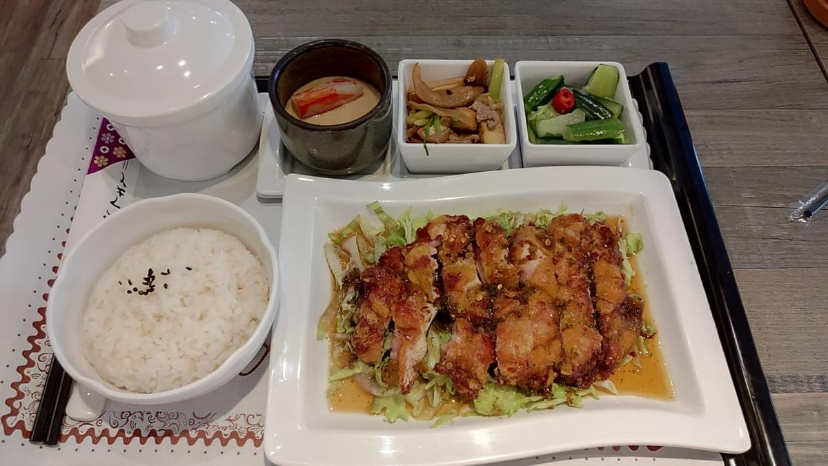 就這裡 桌遊咖啡廳,蘆洲美食餐廳,蘆洲咖啡廳,桌遊銷售,蘋果蛤利雞湯,桌遊店 / 咖啡廳 / 中式餐點 / 美式餐點 / 輕食 / 飲料,椒麻雞,新北市蘆洲區光明路135號 就這裡 桌遊咖啡廳,蘆洲美食餐廳,蘆洲咖啡廳,桌遊銷售,蘋果蛤利雞湯,桌遊店 / 咖啡廳 / 中式餐點 / 美式餐點 / 輕食 / 飲料,椒麻雞,新北市蘆洲區光明路135號