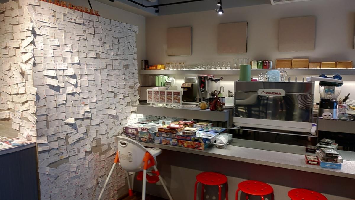 就這裡 桌遊咖啡廳,蘆洲美食餐廳,蘆洲咖啡廳,桌遊銷售,蘋果蛤利雞湯,桌遊店 / 咖啡廳 / 中式餐點 / 美式餐點 / 輕食 / 飲料,椒麻雞,新北市蘆洲區光明路135號 就這裡 桌遊咖啡廳,蘆洲美食餐廳,蘆洲咖啡廳,桌遊銷售,蘋果蛤利雞湯,桌遊店 / 咖啡廳 / 中式餐點 / 美式餐點 / 輕食 / 飲料,椒麻雞,新北市蘆洲區光明路135號