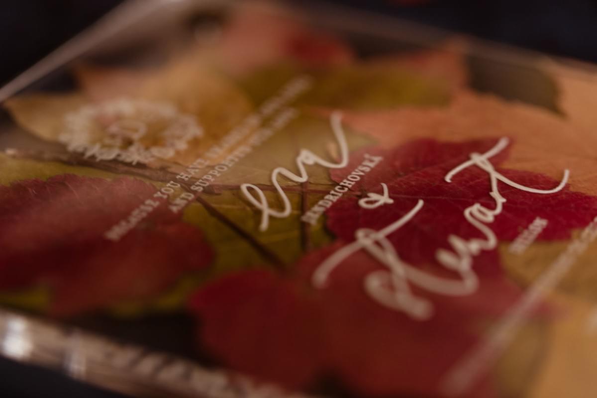 Autumn wedding invitations, autumn leaves, calligraphy, acrylic Autumn wedding invitations, autumn leaves, calligraphy, acrylic