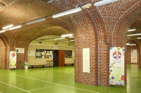Photo des pistes d'escrime de la crypte de l'église saint pierre saint paul à Lille. Image prise par le Club des Ambassadeurs de Wazemmes Photo des pistes d'escrime de la crypte de l'église saint pierre saint paul à Lille. Image prise par le Club des Ambassadeurs de Wazemmes