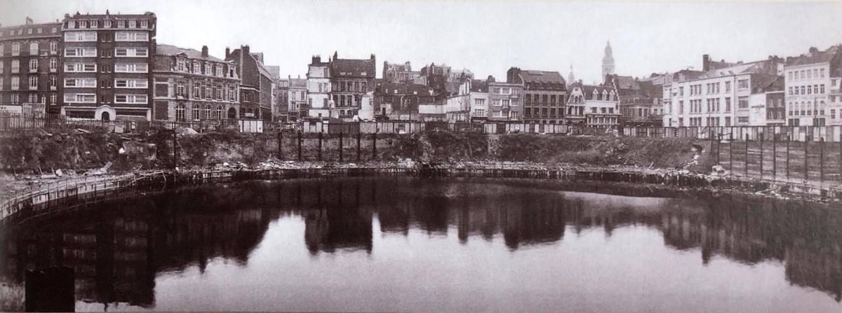 le trou du chantier du diplodocus à lille rempli d'eau le trou du chantier du diplodocus à lille rempli d'eau