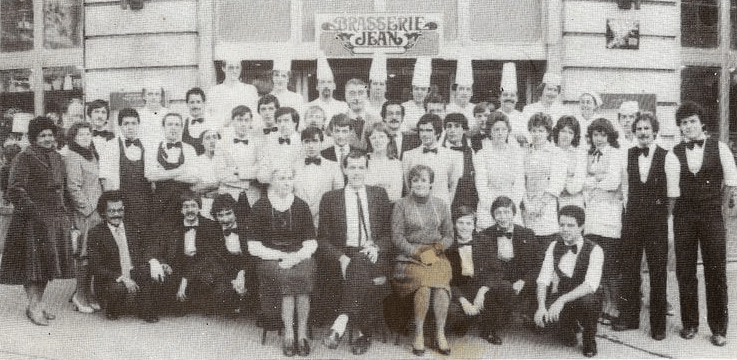 en cour d'aménagement fin 1969 : photo de toute l'équipe en cour d'aménagement fin 1969 : photo de toute l'équipe
