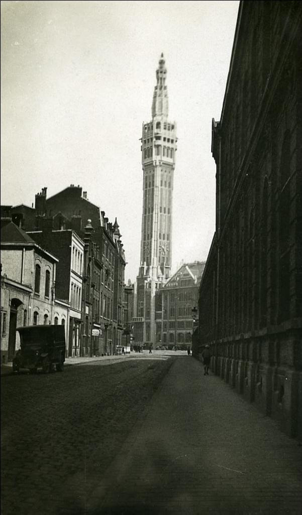 lille photo de prosper capin 16 avril 1933 : le beffroi de l'Hôtel de Ville inauguré 16 octobre 1932 lille photo de prosper capin 16 avril 1933 : le beffroi de l'Hôtel de Ville inauguré 16 octobre 1932
