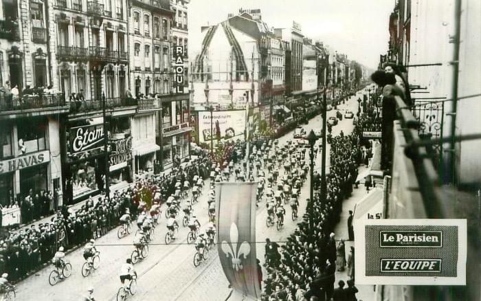 Le départ à Lille de la 3ème étape du Tour de France 1956 : Lille Rouen Le départ à Lille de la 3ème étape du Tour de France 1956 : Lille Rouen