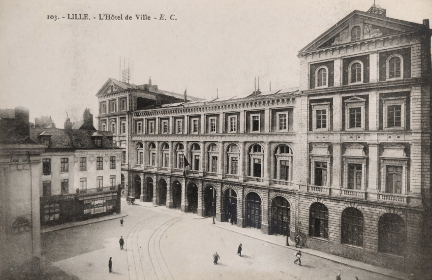 photo de l'ancien hotel de ville de Lille. la mairie était située place rihour photo de l'ancien hotel de ville de Lille. la mairie était située place rihour