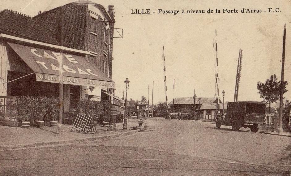 lille porte d'arras : le passage à niveau. lille porte d'arras : le passage à niveau.