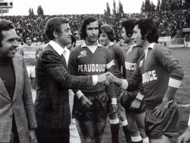 Lille film le corps de mon ennemi avec jean-paul belmondo scène tournée visite de jean paul belmondo lors d'un match du losc tournage Lille film le corps de mon ennemi avec jean-paul belmondo scène tournée visite de jean paul belmondo lors d'un match du losc tournage