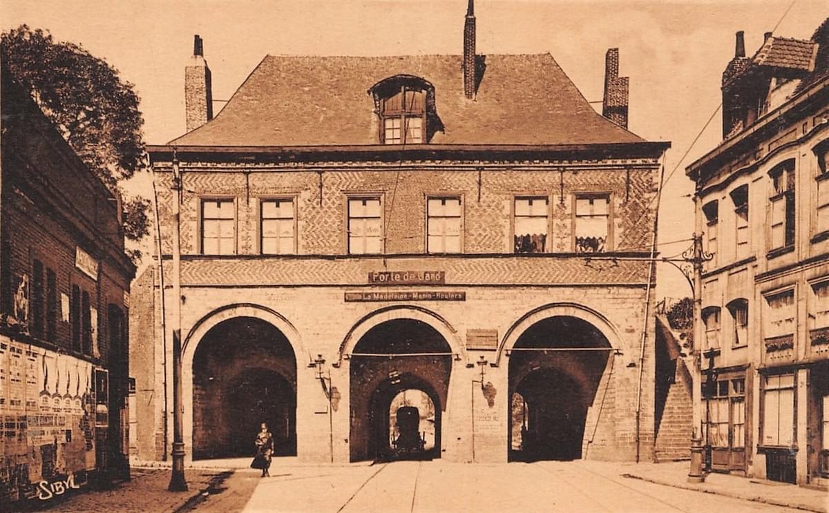 porte de gand à lille avec panneau de direction porte de gand à lille avec panneau de direction