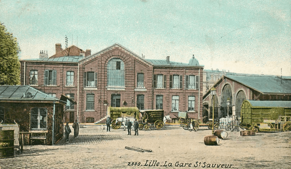 La gare de Lille Saint-Sauveur au début de 20ème siècle. Bâtiment de la petite vitesse. La gare de Lille Saint-Sauveur au début de 20ème siècle. Bâtiment de la petite vitesse.
