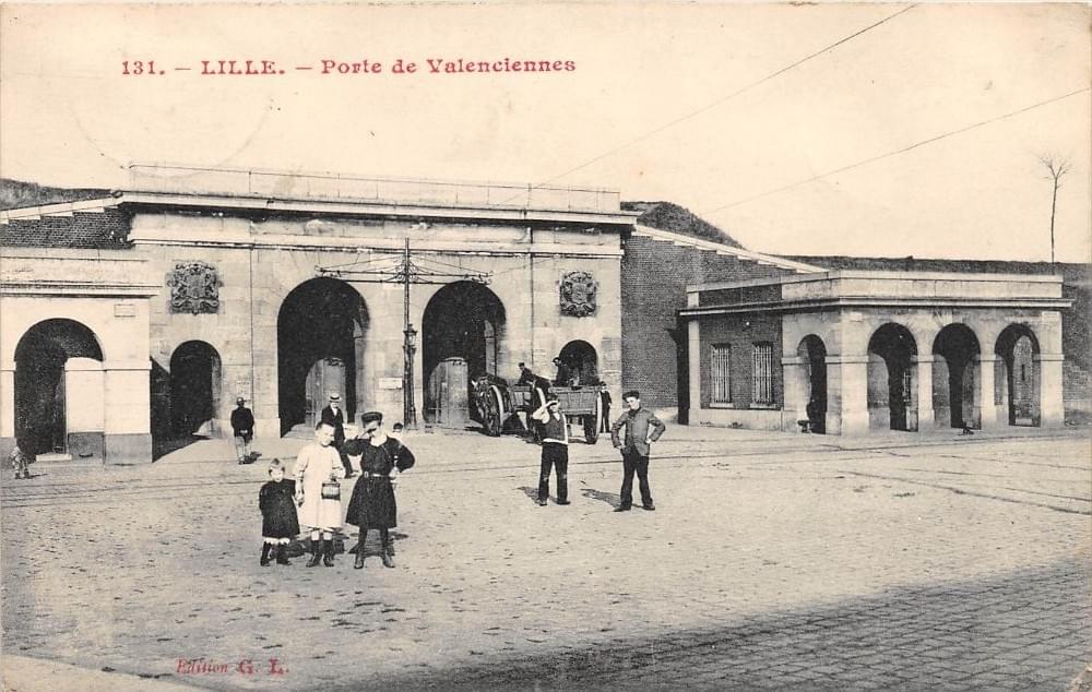 Lille porte de valenciennes vue interieure sur la place de valenciennes Lille porte de valenciennes vue interieure sur la place de valenciennes