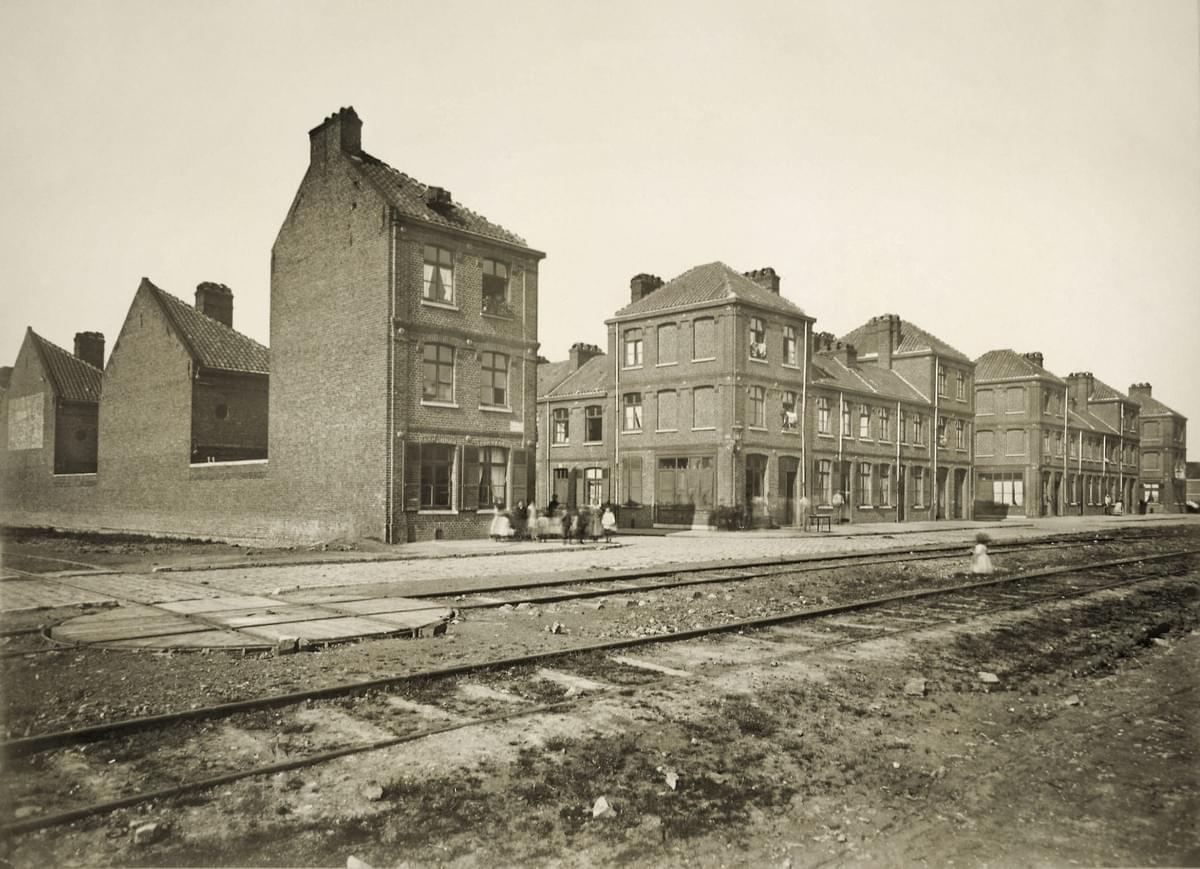 lille train de petite ceinture : le célèbre photographe Alphonse Le Blondel immortalise la ligne et une plaque tournante lille train de petite ceinture : le célèbre photographe Alphonse Le Blondel immortalise la ligne et une plaque tournante