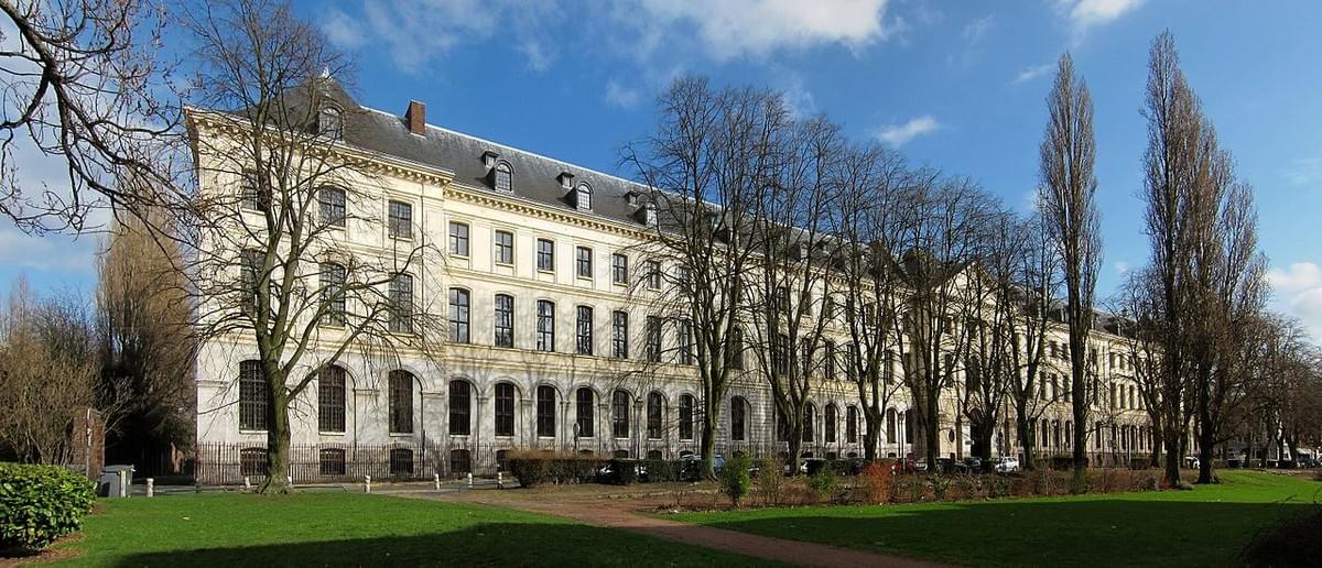 facade de l'Hospice Général devenue l'IAE a Lille sur l'avenue du peuple belge facade de l'Hospice Général devenue l'IAE a Lille sur l'avenue du peuple belge