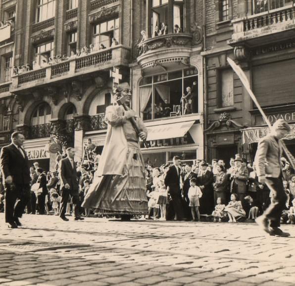 1950 cortege de geant dans le vieux lille 1950 cortege de geant dans le vieux lille