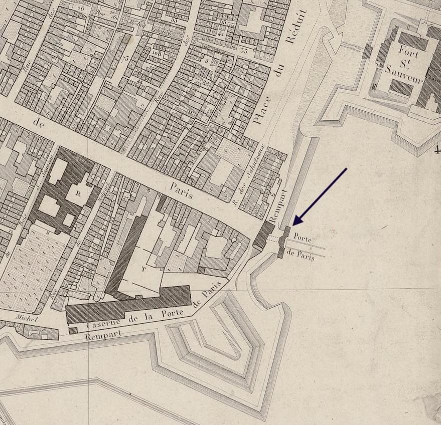 Lille porte de paris plan de 1820 montrant bien le rôle de façade de la Porte de Paris accolée aux murs des fortifications Lille porte de paris plan de 1820 montrant bien le rôle de façade de la Porte de Paris accolée aux murs des fortifications