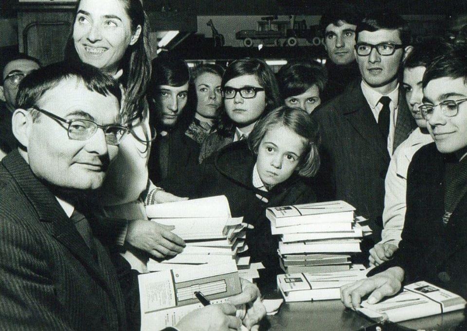 Lille : Hervé Bazin en dédicace au Furet du Nord en 1967 Lille : Hervé Bazin en dédicace au Furet du Nord en 1967