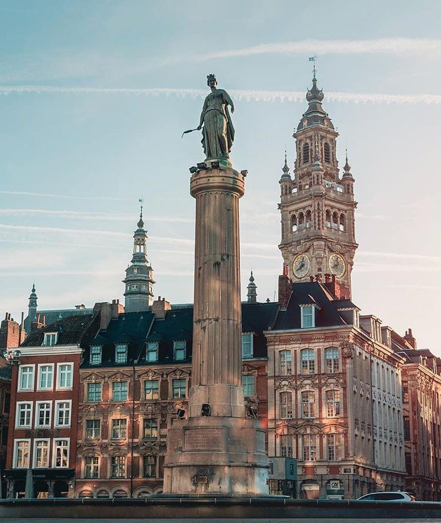 vue depuis la grand place du beffroi de la cci chambre de commerce et d'industrie de Lille vue depuis la grand place du beffroi de la cci chambre de commerce et d'industrie de Lille