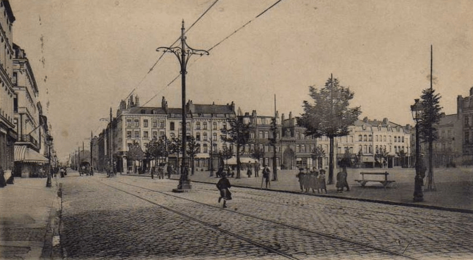 La place Sebastopol à Lille en 1903 avant la construction du futur théâtre du même nom La place Sebastopol à Lille en 1903 avant la construction du futur théâtre du même nom