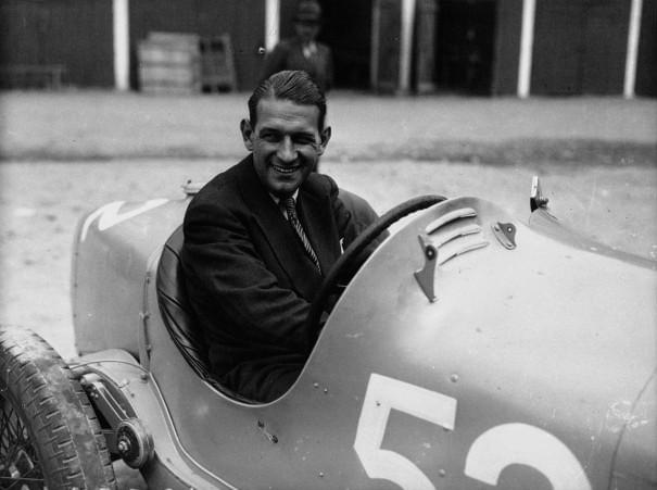 photo de raymond sommer vainqueur du grand prix automobile de lille "Le Circuit des Trois Villes" photo de raymond sommer vainqueur du grand prix automobile de lille "Le Circuit des Trois Villes"