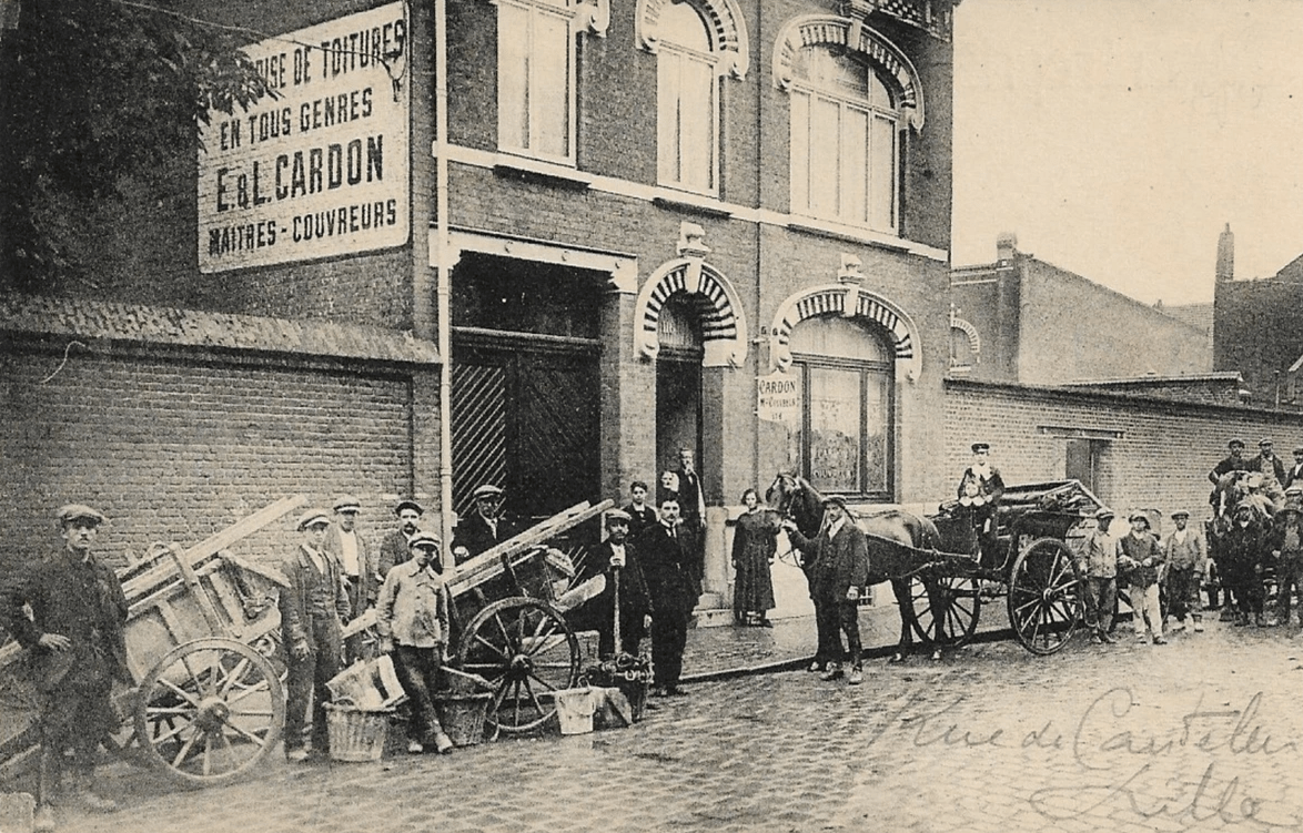 Une entreprise de la rue de Canteleu au début du 20ème siècle : la maison Cardon, couvreur depuis 1875. L'édifice est toujours visible au 66 de la rue. Une entreprise de la rue de Canteleu au début du 20ème siècle : la maison Cardon, couvreur depuis 1875. L'édifice est toujours visible au 66 de la rue.
