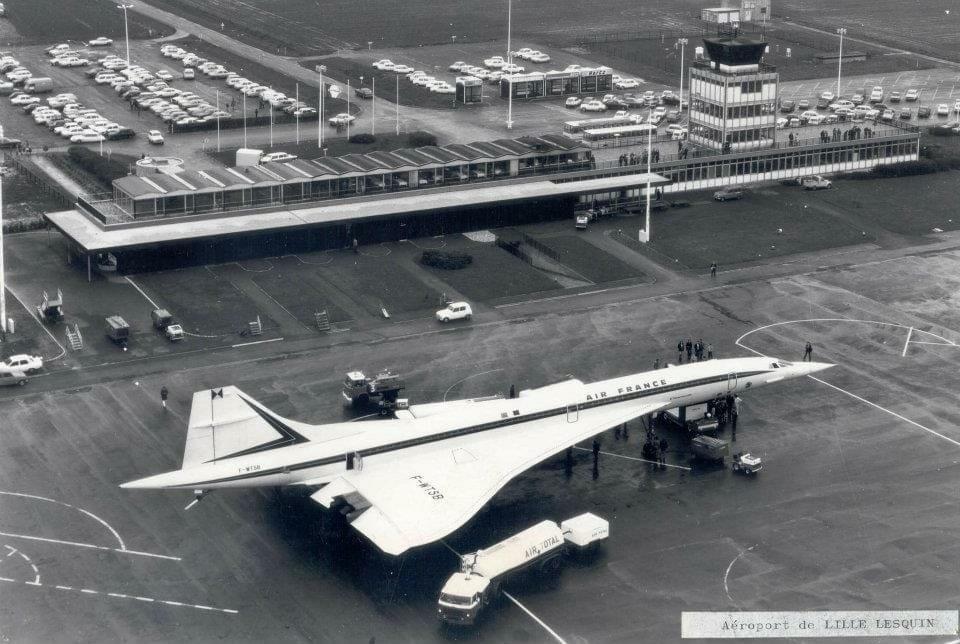photo aérienne du Concorde à l'aéroport de Lille Lesquin lors du Paris Lille Paris le 20 Mai 1984 photo aérienne du Concorde à l'aéroport de Lille Lesquin lors du Paris Lille Paris le 20 Mai 1984