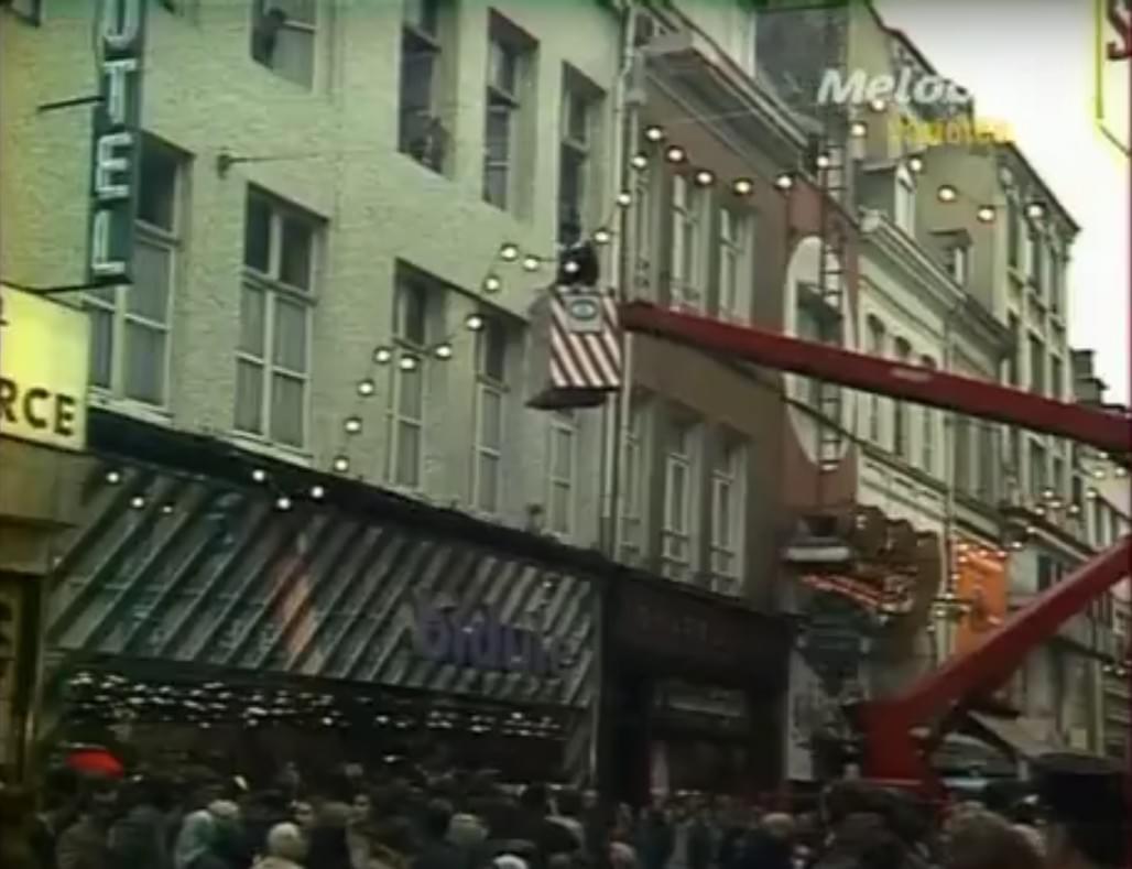 Lille rue de béthune Enrico Macias est venu le 22 décembre 1975 à Lille dans le cadre de l'émission de FR3 "Les petits papiers de Noël" Lille rue de béthune Enrico Macias est venu le 22 décembre 1975 à Lille dans le cadre de l'émission de FR3 "Les petits papiers de Noël"