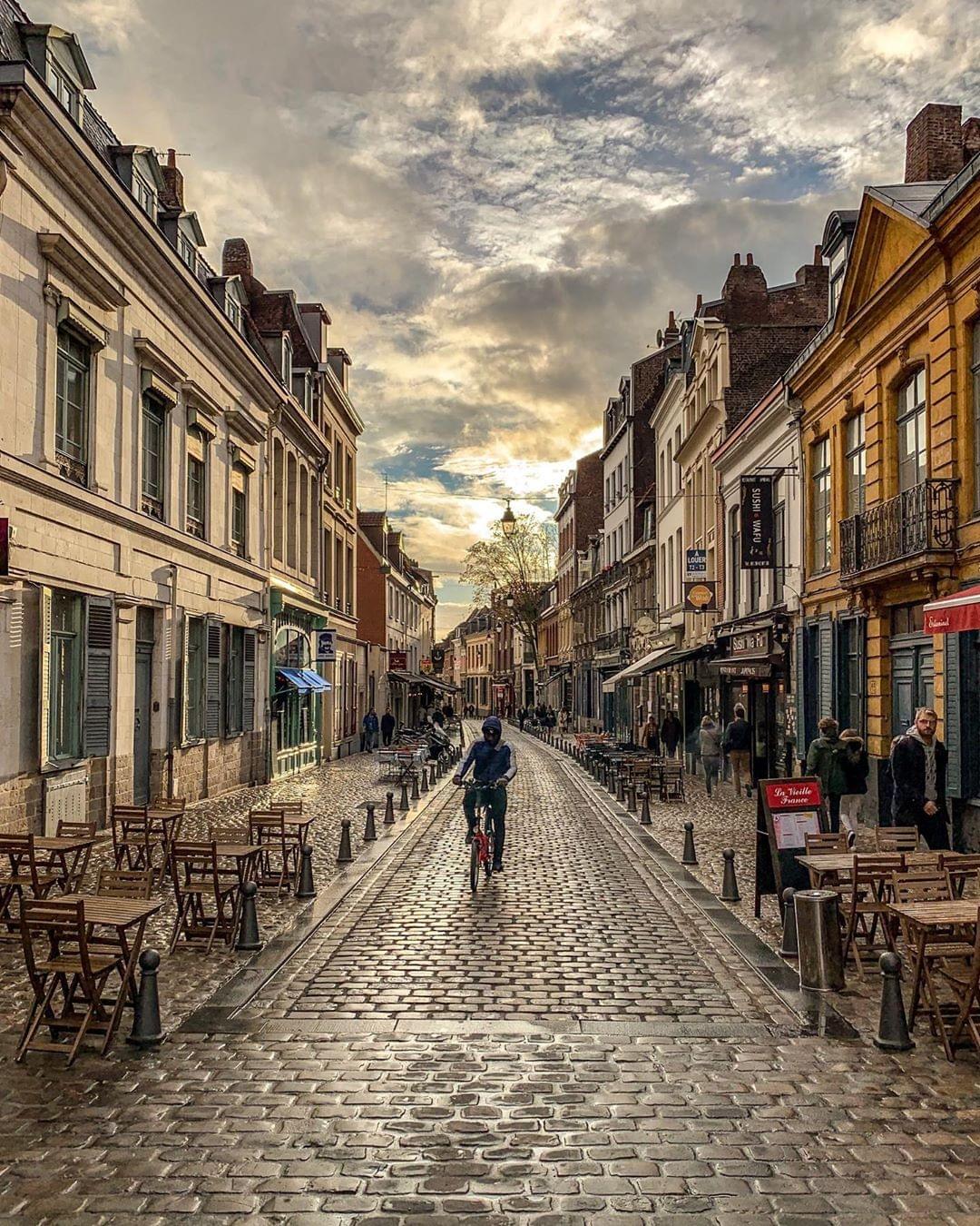 vue panoramique de la Rue de Gand à Lille vue panoramique de la Rue de Gand à Lille